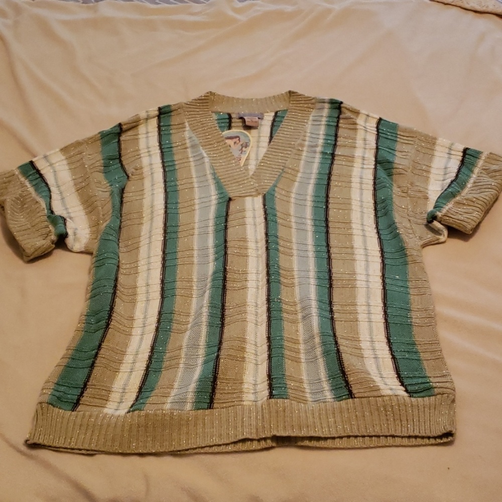 Short sleeve sweater